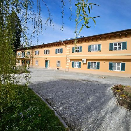 White Flat By Grazrentals With Cool Location & Free Parking Esterno foto
